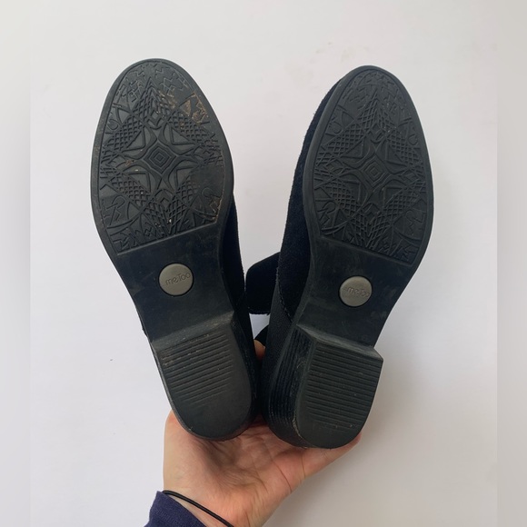 Me Too Black Suede Booties size 8 - Picture 2 of 8